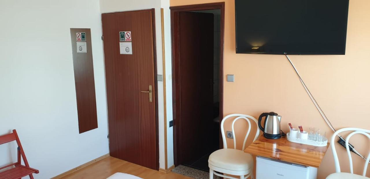 Apartments And Rooms Ivana Krk Town Zewnętrze zdjęcie
