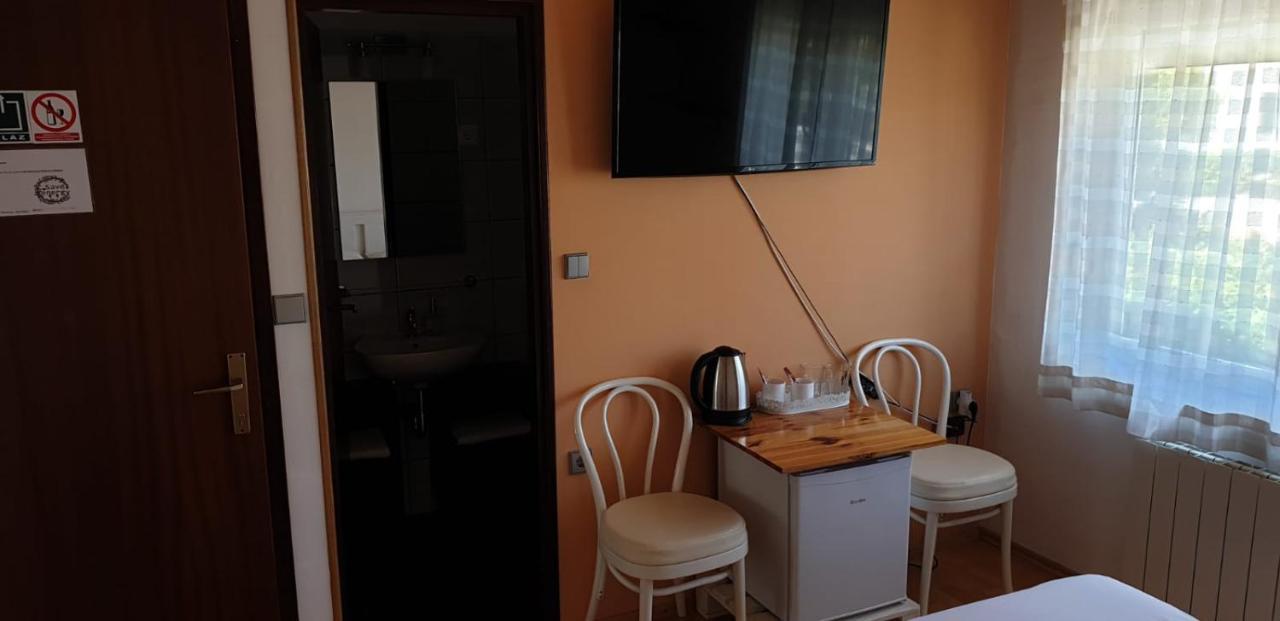 Apartments And Rooms Ivana Krk Town Zewnętrze zdjęcie