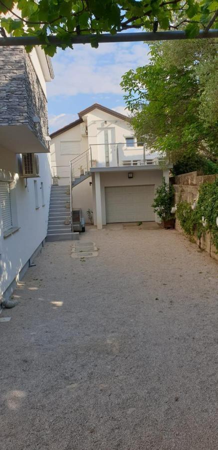 Apartments And Rooms Ivana Krk Town Zewnętrze zdjęcie